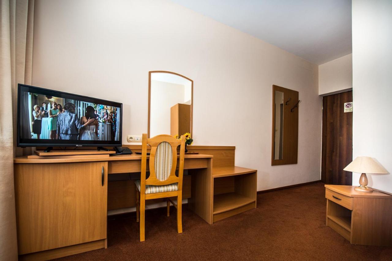 Hotel Nad Pisa Pisz Bagian luar foto